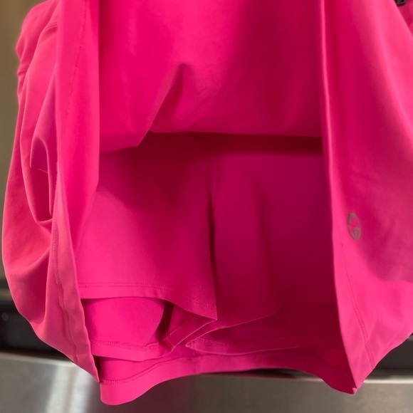 Champion‎ skort woman XL hot pink logo on front hem. Key pocket, snags in front - Picture 5 of 10